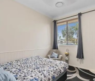 Family-Friendly Living with a Pool in Annandale - Photo 5