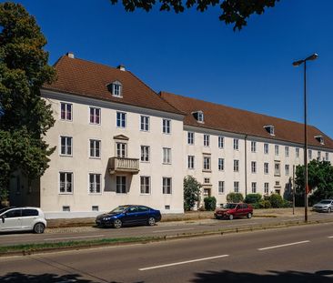 Erdgeschosswohnung mit Tageslichtbad in zentraler Lage // EG rechts - Photo 1