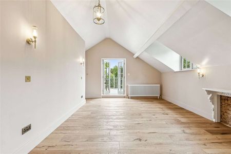 Beautifully renovated five bedroom school house conversion in Petersham - Photo 2