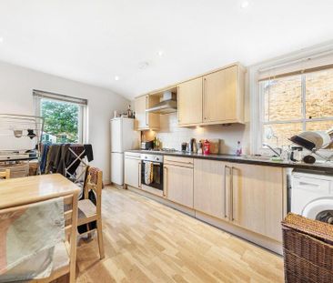 3 bedroom flat to rent - Photo 4