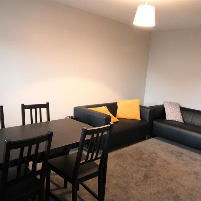 4 bedroom private hall to rent - Photo 1