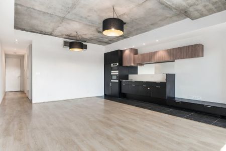 Effortless Inner-City Living with a Stunning City Outlook - Photo 4