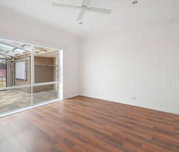 Solid 4-Bedroom Mount Gambier stone home. - Photo 6