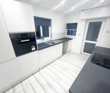 3 bedroom terraced house to rent - Photo 2