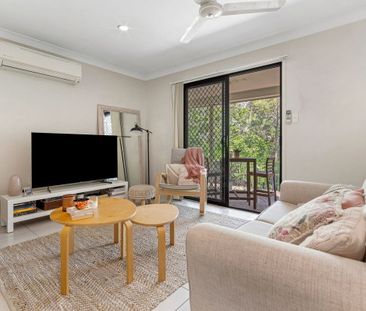 PRIVATE & MODERN HOME RIGHT NEAR THE SHORE! - Photo 1