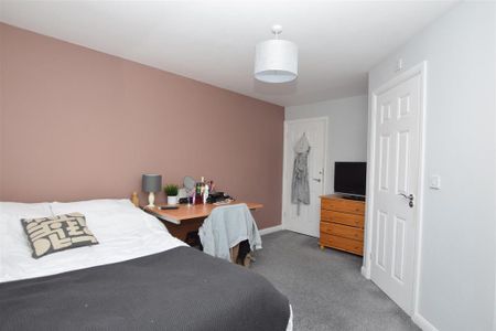 4 bedroom terraced house to rent - Photo 3