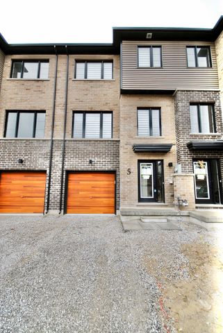 For Lease - 5 Pumpkin Corner Crescent, Barrie, Ontario - Photo 4