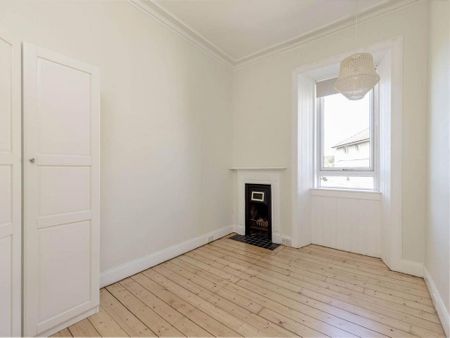3 bedroom flat to rent - Photo 3