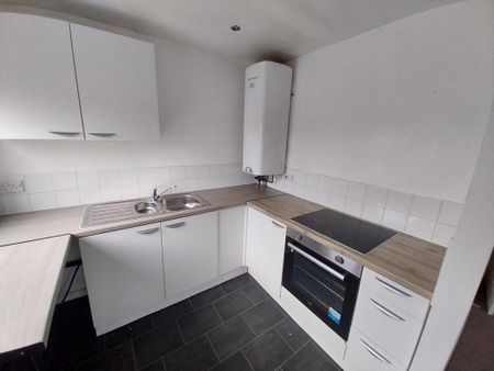 2 bedroom flat to rent - Photo 2