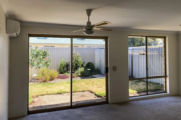 8/15 Baralda Court, Rockingham. - Photo 1