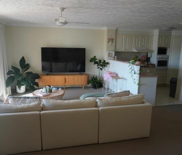 Two Bedroom Coastal Apartment! - Photo 6