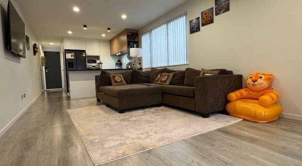 Modern 3-Bedroom 2-Bathroom Home – Comfort & Convenience - Photo 1