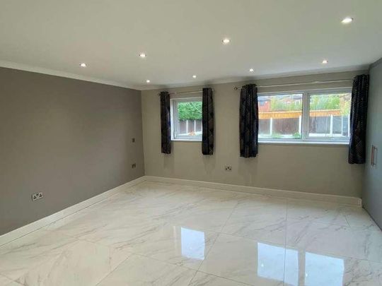 Green Pastures, Stockport, SK4 - Photo 1