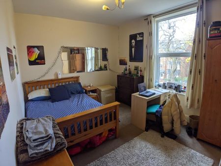 3 bedroom flat to rent - Photo 2