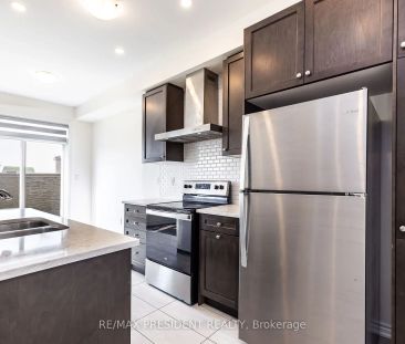 Condo Townhouse For Lease | W9244604 - Photo 2