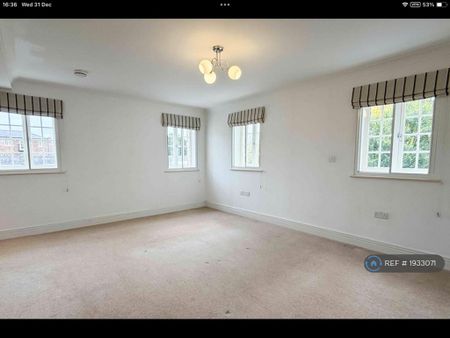 2 bedroom penthouse to rent - Photo 4