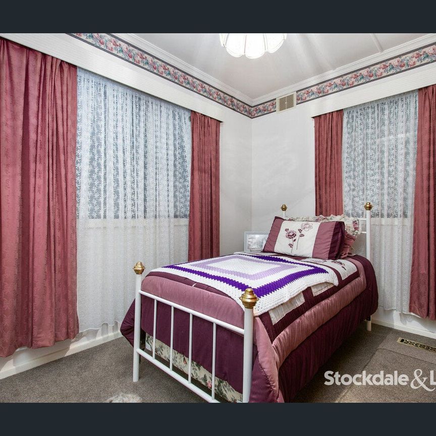 Bungalow for a 4th bedroom, teenage retreat or storage! - Photo 1