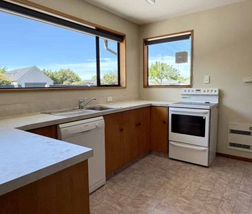 Three Bedroom Property - Photo 5