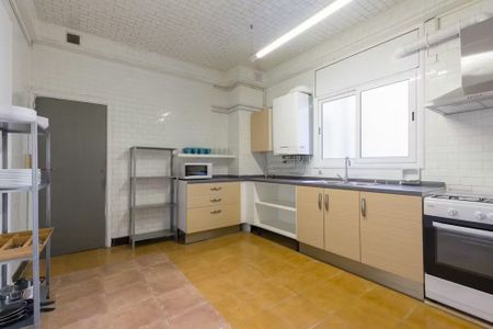 Ronda de Sant Pere, Barcelona, Catalonia 08010 - Foto 4