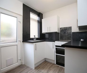 2 bedroom terraced house to rent - Photo 3