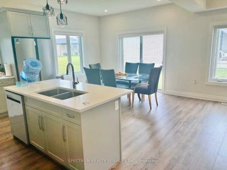 Detached Home For Lease | X8434404 - Photo 2