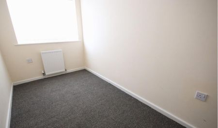 3 bedroom end of terrace house to rent - Photo 2