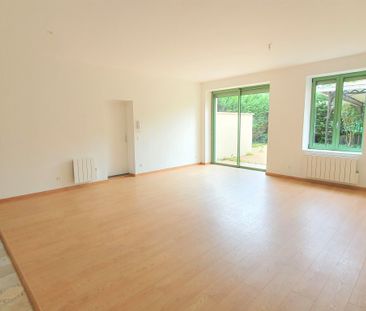 Location Appartement 4 pièces 96m² COUZON AU MONT D OR 69270 - Photo 2