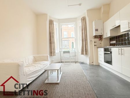1 Bedroom Ground Floor Flat - Photo 2
