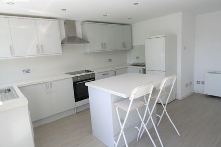 2 Bed Flat, Harper House, M19 - Photo 2