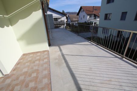 Per sofort zu vermieten 4.5 Zi.-Wohnung mit Balkon an sehr ruhiger Lage in Reinach - Foto 3