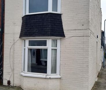 3 bedroom end of terrace house to rent - Photo 1