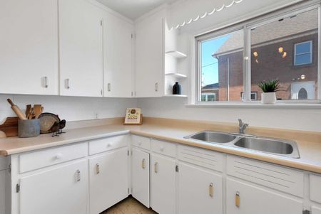 For Lease - 213 Conant Street Unit# Main Floor, Oshawa, Ontario - Photo 2