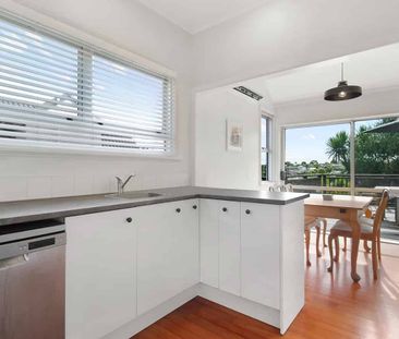 Picture-Perfect Orakei Cottage - Photo 4