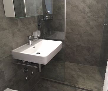 Center-near single apartment with seating - Photo 5