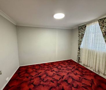 3 Bedroom Home in central location - Photo 2
