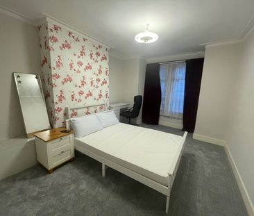 Room in a Shared House, Dartnell Road, CR0 - Photo 2