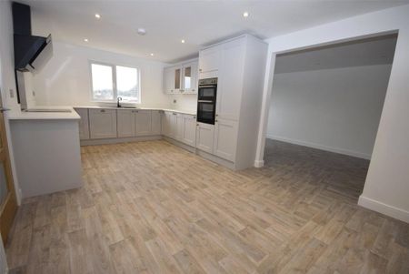 6 bedroom detached house to rent - Photo 3