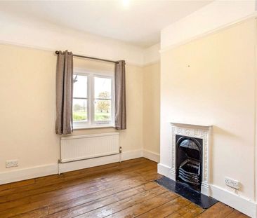 Delightful period terrace cottage within the renowned Childwickbury... - Photo 3