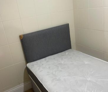 Room in a Shared House, Manchester Road, M16 - Photo 1