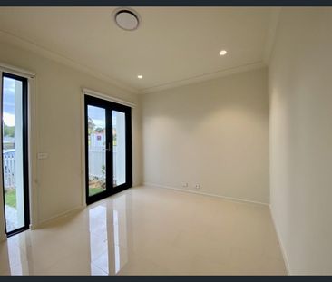 Stunning 4 bedroom home - Photo 1