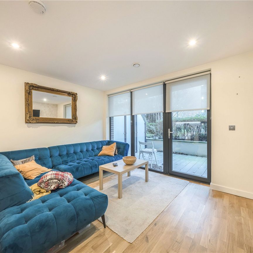 Hawthorne Crescent, Greenwich Peninsula, SE10, London - Photo 1