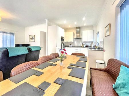 4 bedroom end of terrace house to rent - Photo 4