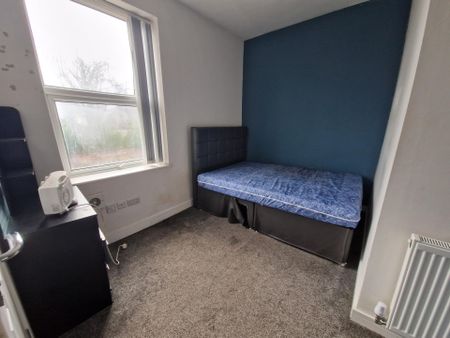 Manchester Road East - Photo 2