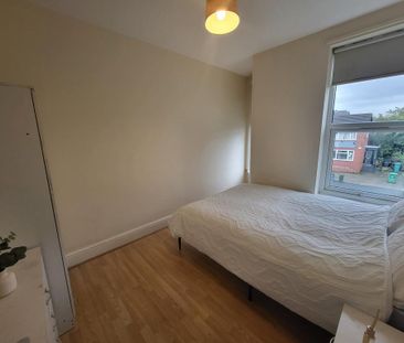 8 bedroom semi-detached house to rent - Photo 6