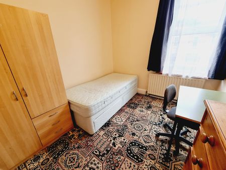 7 Bed Student Accommodation - Photo 2