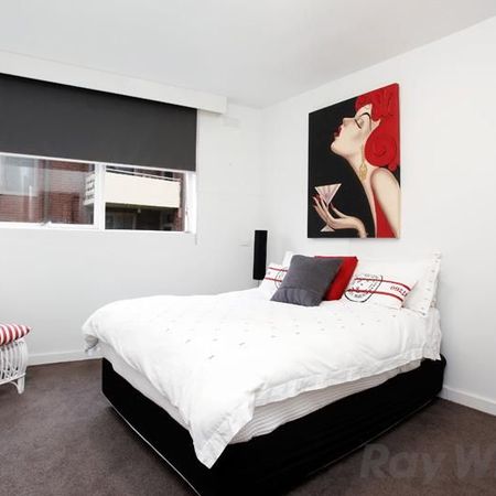 2 Bedroom Property in the Heart of St Kilda - Photo 3