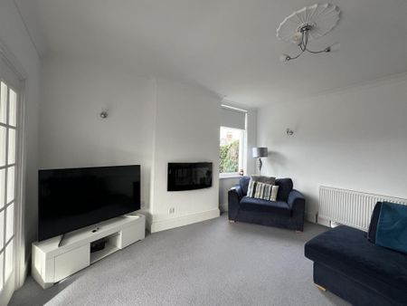 3 bedroom end of terrace house to rent - Photo 2
