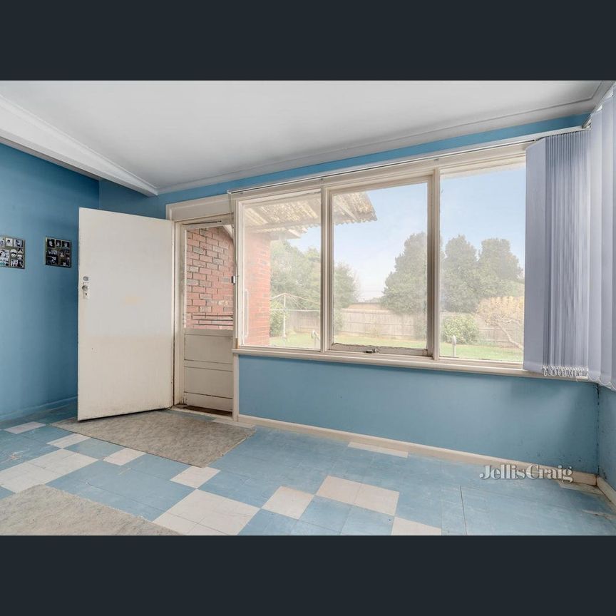 14 Kemp Avenue, Mount Waverley, Vic 3149 - Photo 1