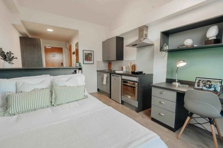 Silver Balcony Studio Riverside (Top Floor) - Photo 5