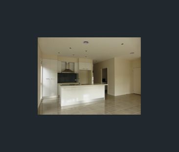 3/8 La Coruna Gardens, Point Cook, Vic 3030 - Photo 2